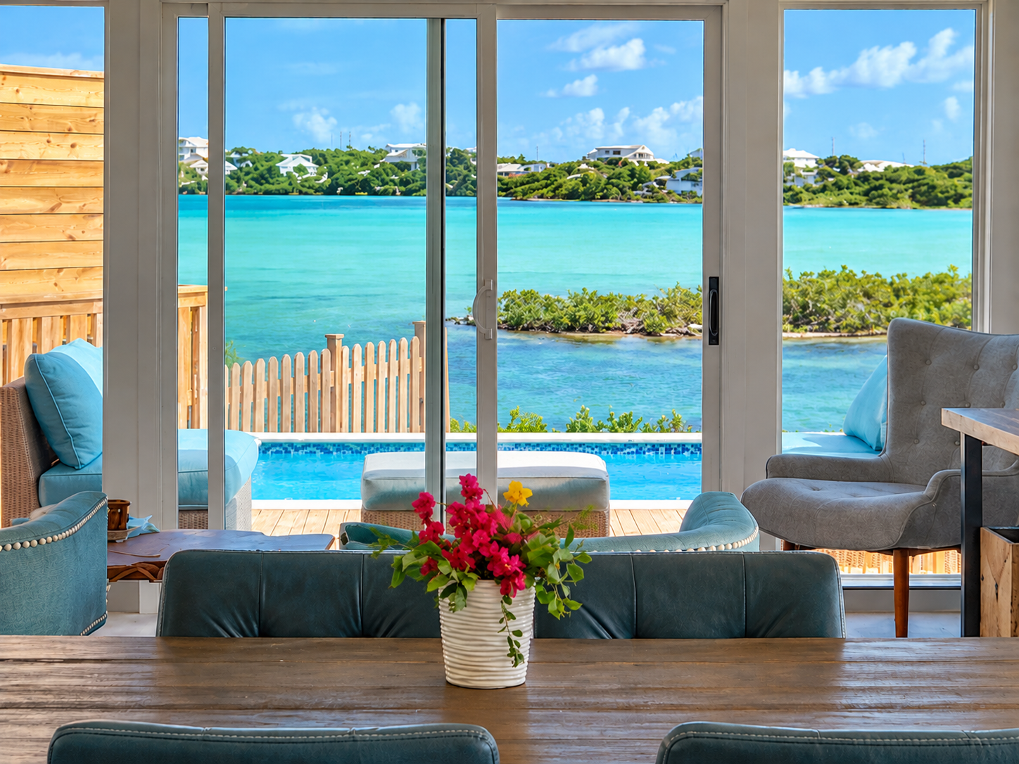 Waterfront Villa, kayaks, private beach, child friendly, close to Sapodilla Beach. 
