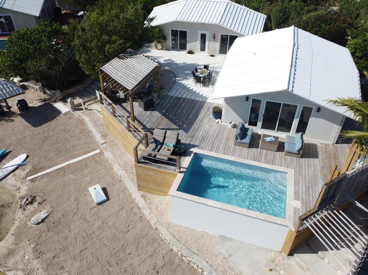 Coastal Vibes Villa, Great for family vacations! Turks and Caicos Island. Located on Chalk Sound.
